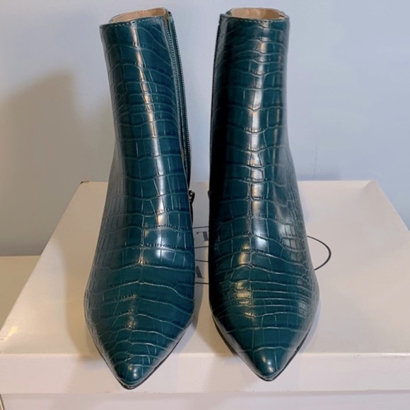 Steve Madden Nadalie Pointed Toe Vegan Crocodile Booties NWB - Picture 2 of 8